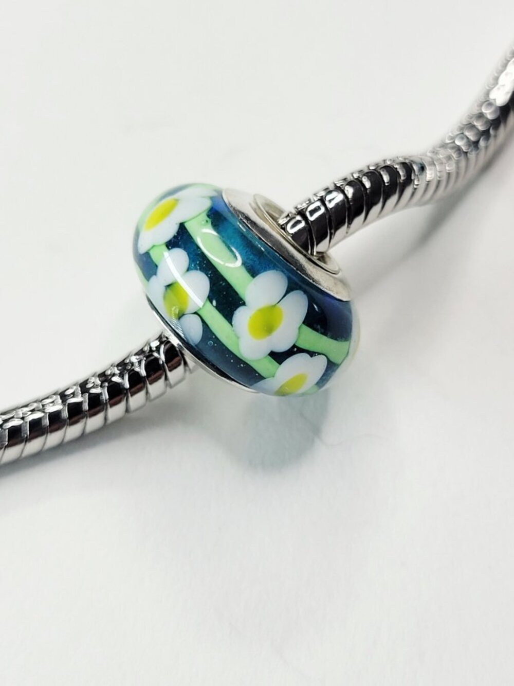 NWT For Pandora Charm Bracelet 925 Sterling Silver Murano Glass White Daisy Bead